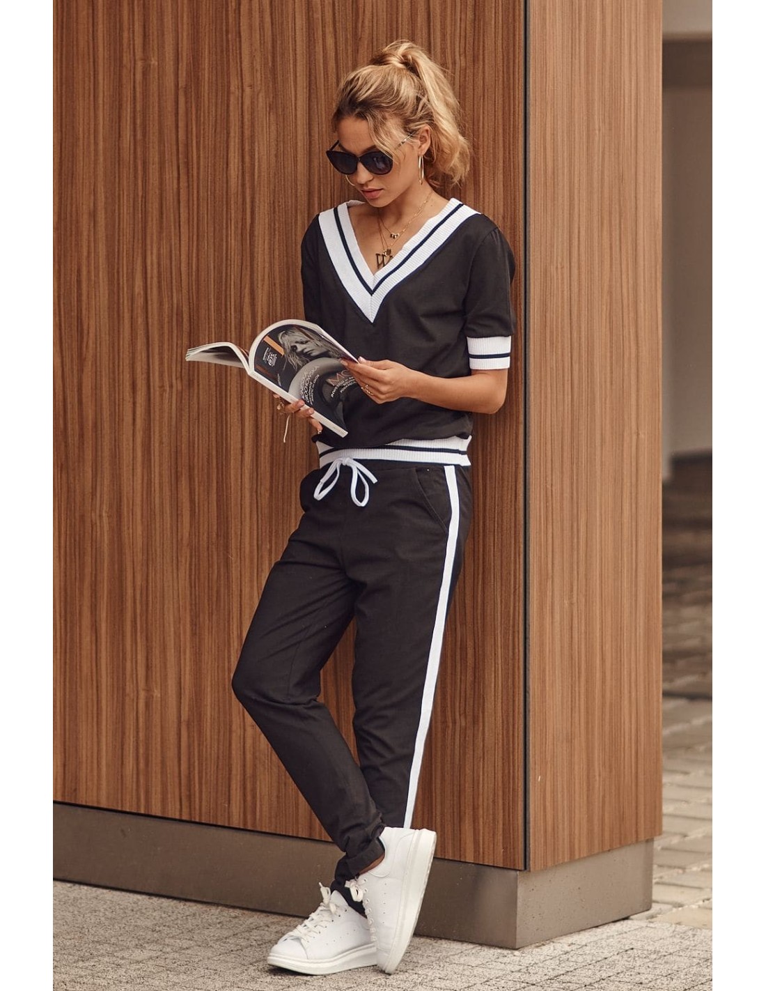 Black women\'s tracksuit with short sleeves FK540 - Online store - Boutique